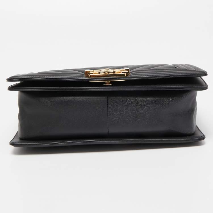 Pre Owned Chanel Black Chevron Leather Medium Boy Flap Bag