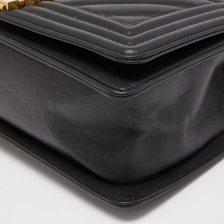 Pre Owned Chanel Black Chevron Leather Medium Boy Flap Bag