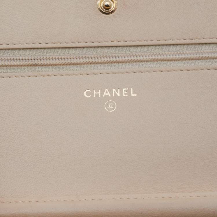 Pre Owned Chanel Beige/Burgundy Quilted Leather Classic Wallet on Chain