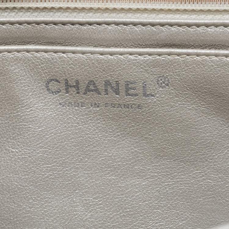 Pre Owned Chanel Metallic Grey Quilted Leather Maxi Classic Single Flap Bag