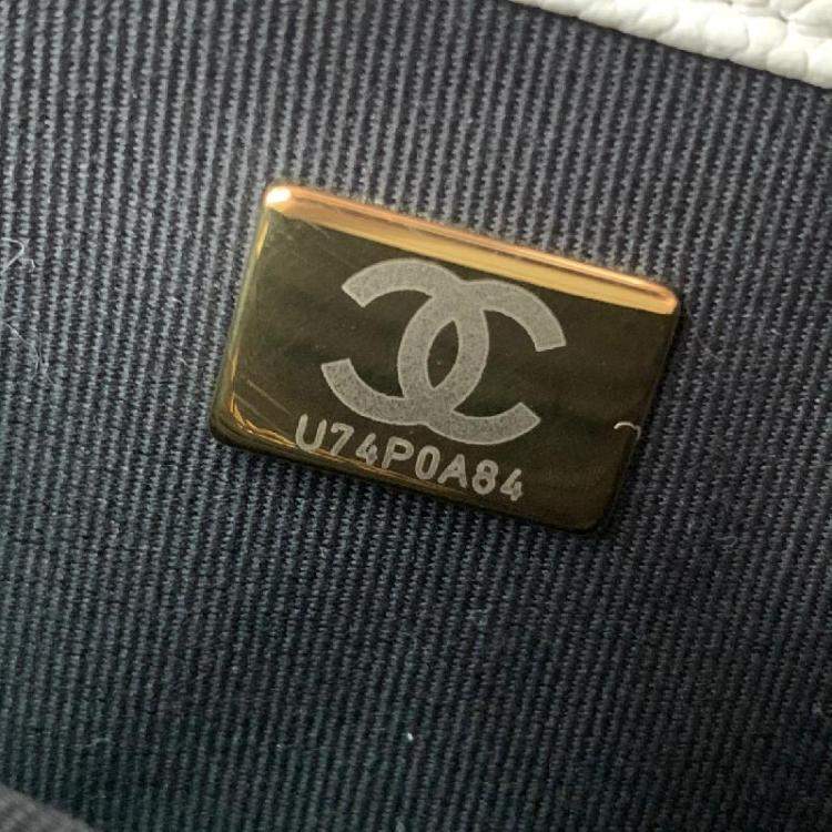 Pre Owned Chanel White Mini Quilted Caviar Single Flap Bag Shoulder Bag