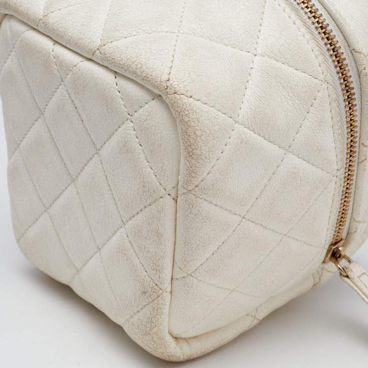 Pre Owned Chanel White Quilted Leather Vanity Case Wristlet Pouch 