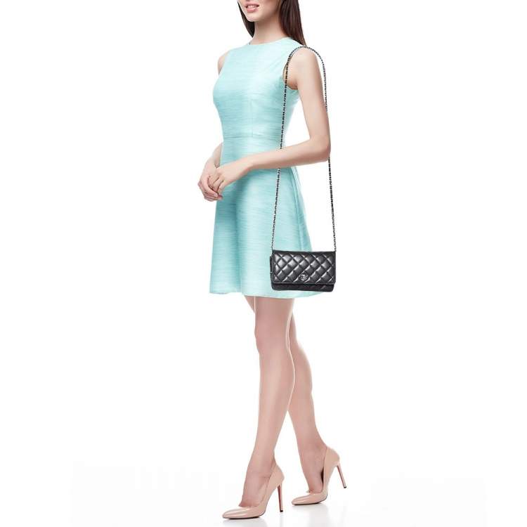 Pre Owned Chanel Black Quilted Leather Classic Wallet on Chain