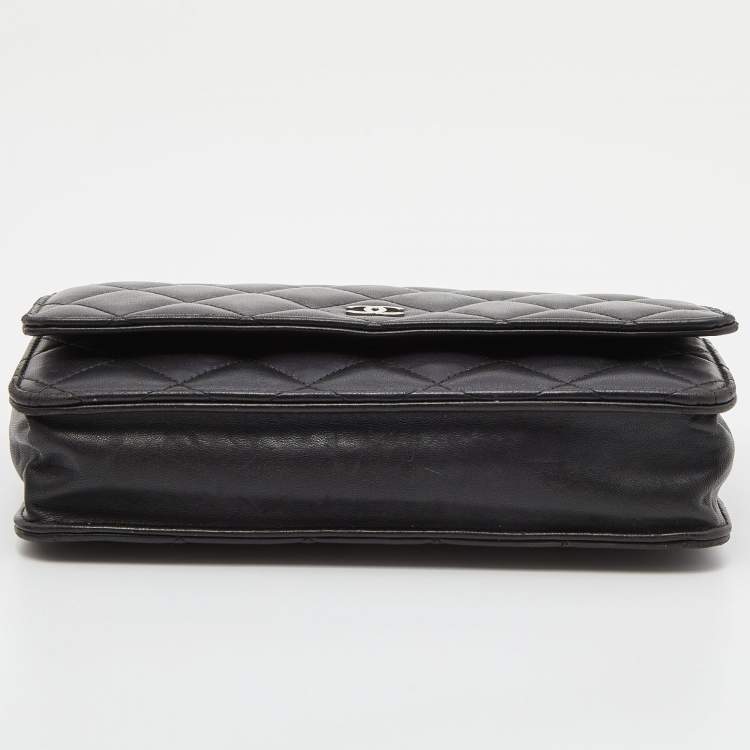 Pre Owned Chanel Black Quilted Leather Classic Wallet on Chain