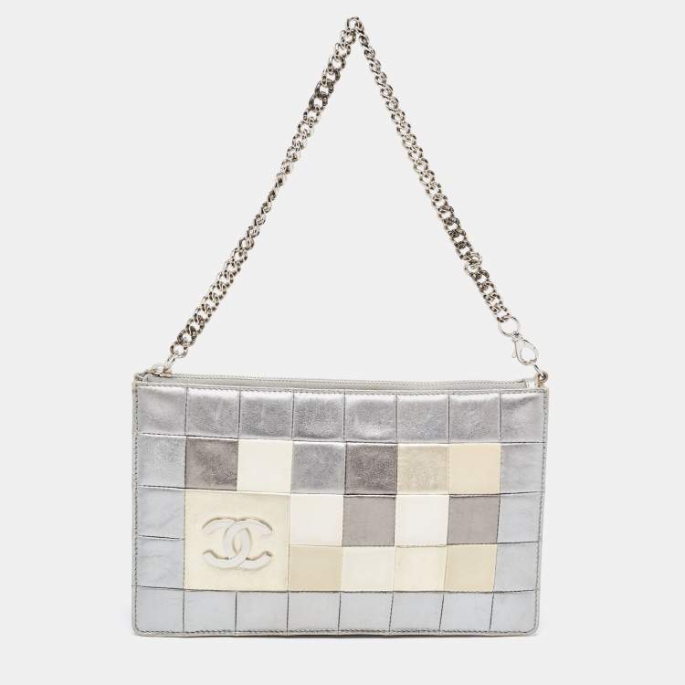 Chanel discount wristlet clutch