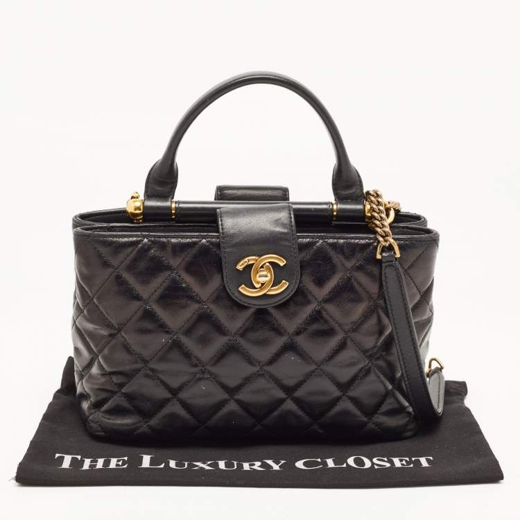 Pre Owned Chanel Black Quilted Leather Gold Bar Top Handle Bag