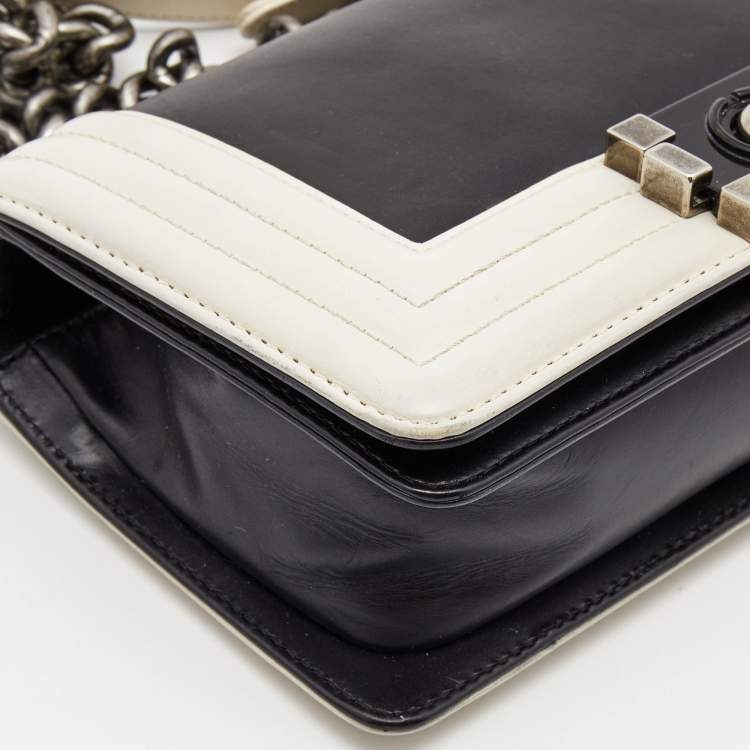 Pre Owned Chanel Black/White Quilted Leather Mini Chain Boy Flap Bag