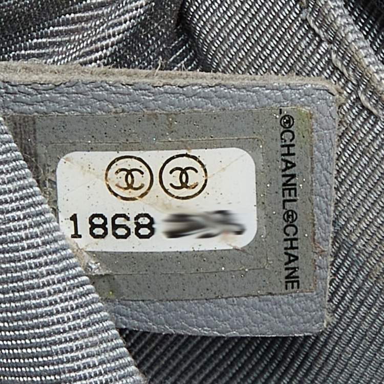 Pre Owned Chanel Black Quilted Leather Medium Double Stitch Boy Flap Bag