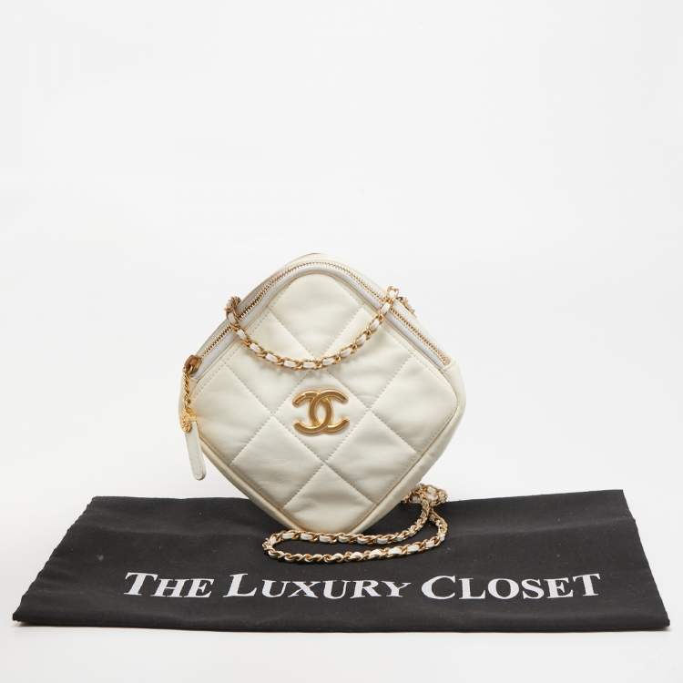 Pre Owned Chanel White Quilted Leather Diamond Bag