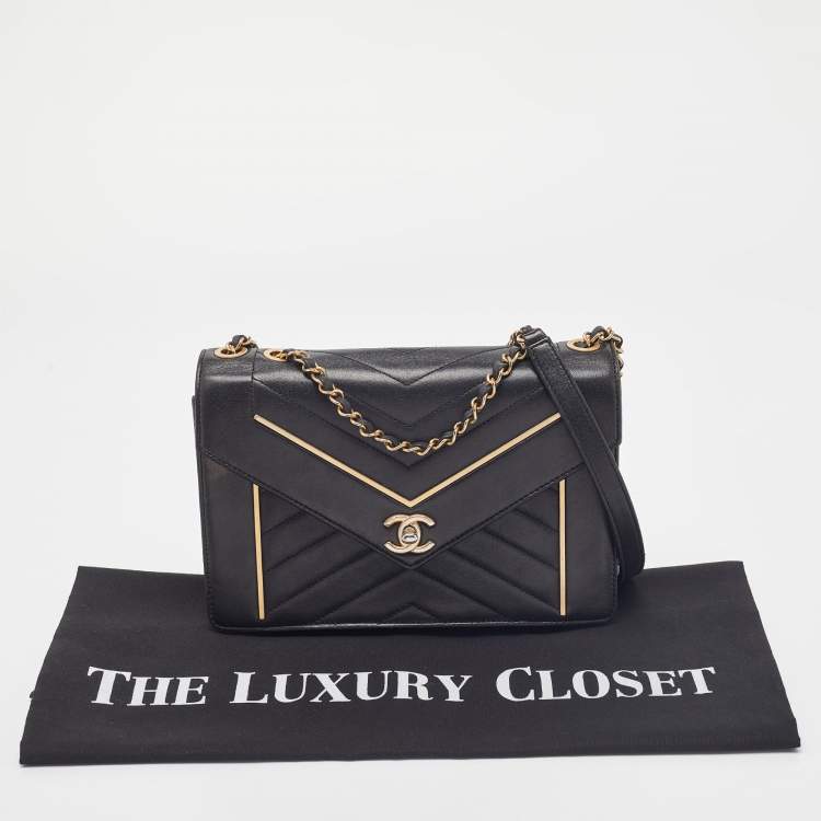 Pre Owned Chanel Black Leather Reversed Chevron Flap Bag