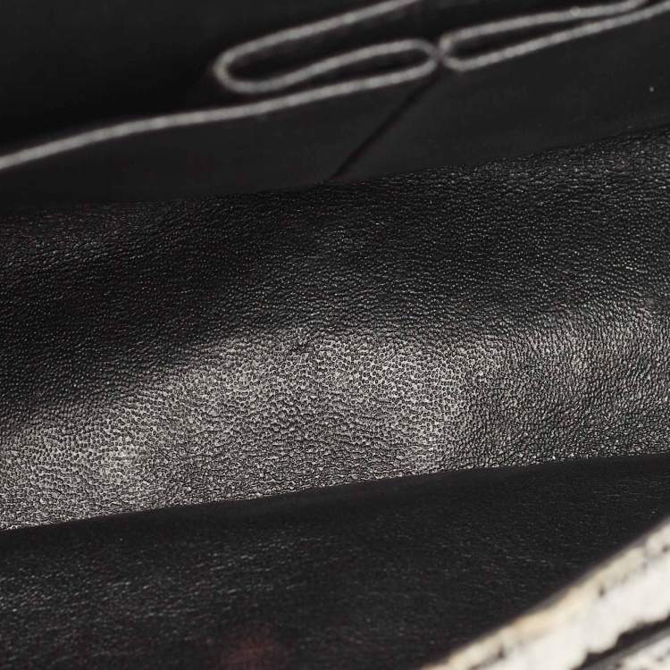 Pre Owned Chanel White/Black Garden Charms Tweed Reissue 2.55 Classic 225 Flap Bag