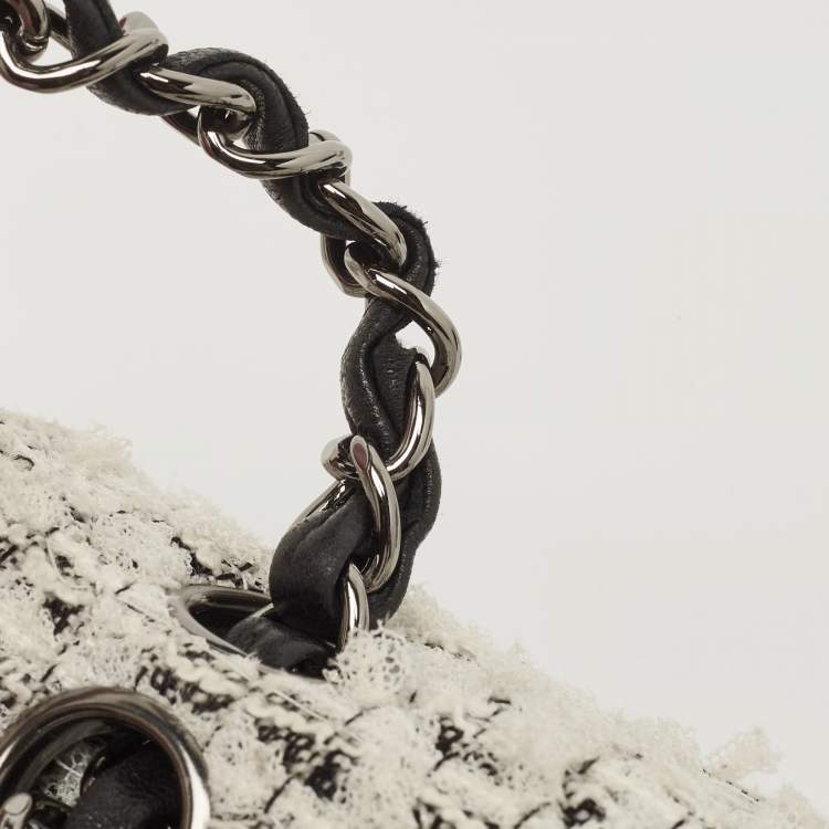 Pre Owned Chanel White/Black Garden Charms Tweed Reissue 2.55 Classic 225 Flap Bag