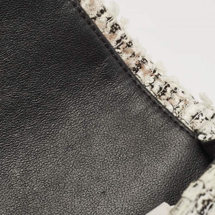 Pre Owned Chanel White/Black Garden Charms Tweed Reissue 2.55 Classic 225 Flap Bag