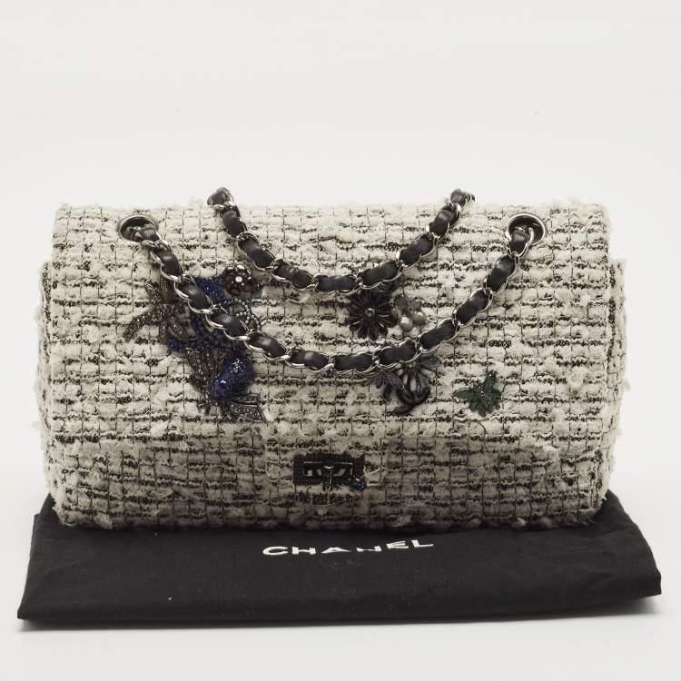 Pre Owned Chanel White/Black Garden Charms Tweed Reissue 2.55 Classic 225 Flap Bag