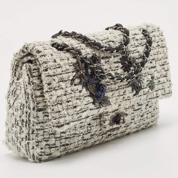 Pre Owned Chanel White/Black Garden Charms Tweed Reissue 2.55 Classic 225 Flap Bag