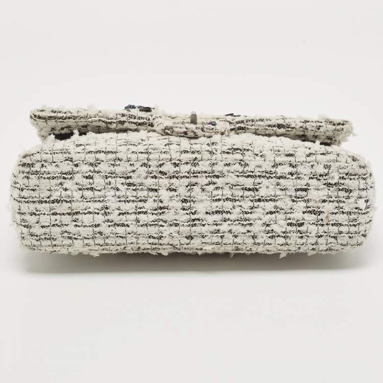 Pre Owned Chanel White/Black Garden Charms Tweed Reissue 2.55 Classic 225 Flap Bag
