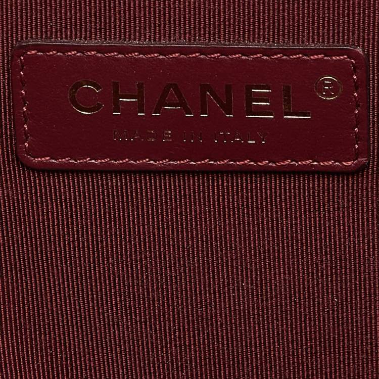 مملوكة مسبقًا Chanel Maroon Quilted Caviar Leather Medium Boy Flap Bag