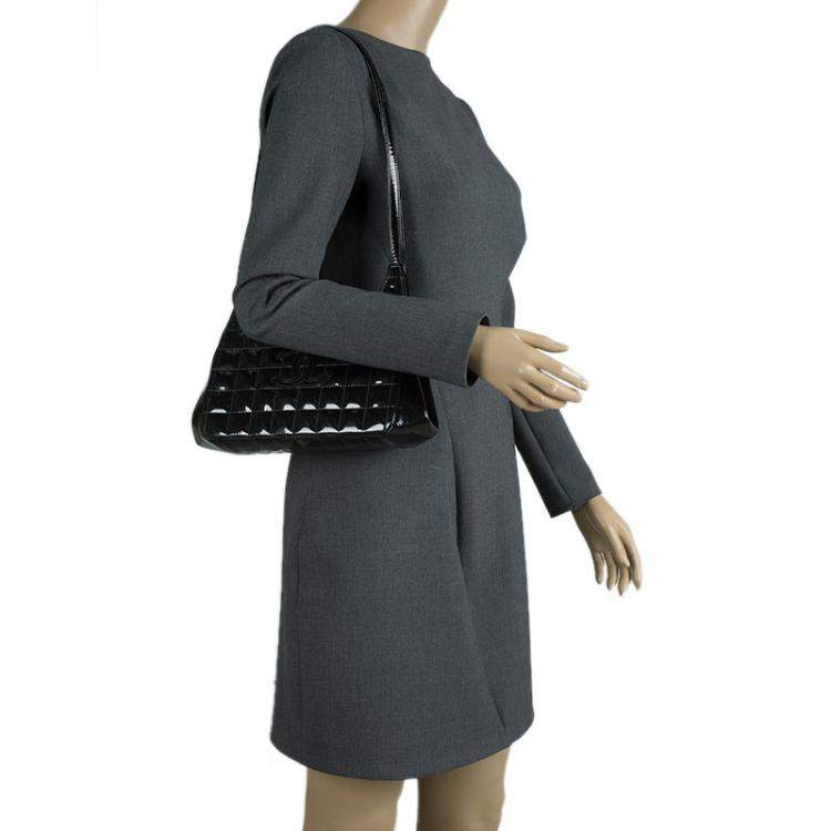 Chanel Black Chocolate Bar Patent Leather Kisslock Shoulder Bag For Sale at  1stDibs