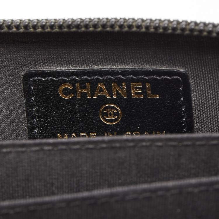 Pre Owned Chanel Black Quilted Caviar Leather Boy Zip Around Coin Purse