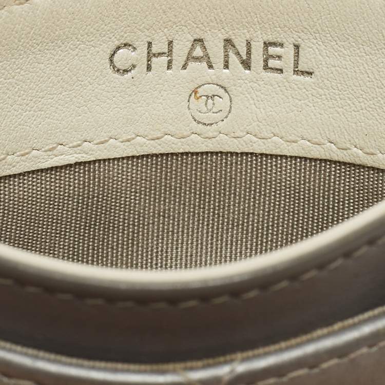 Pre Owned Chanel Silver/Pink Quilted Leather CC Classic Card Holder