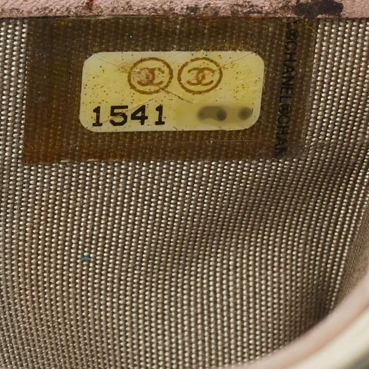 Pre Owned Chanel Silver/Pink Quilted Leather CC Classic Card Holder