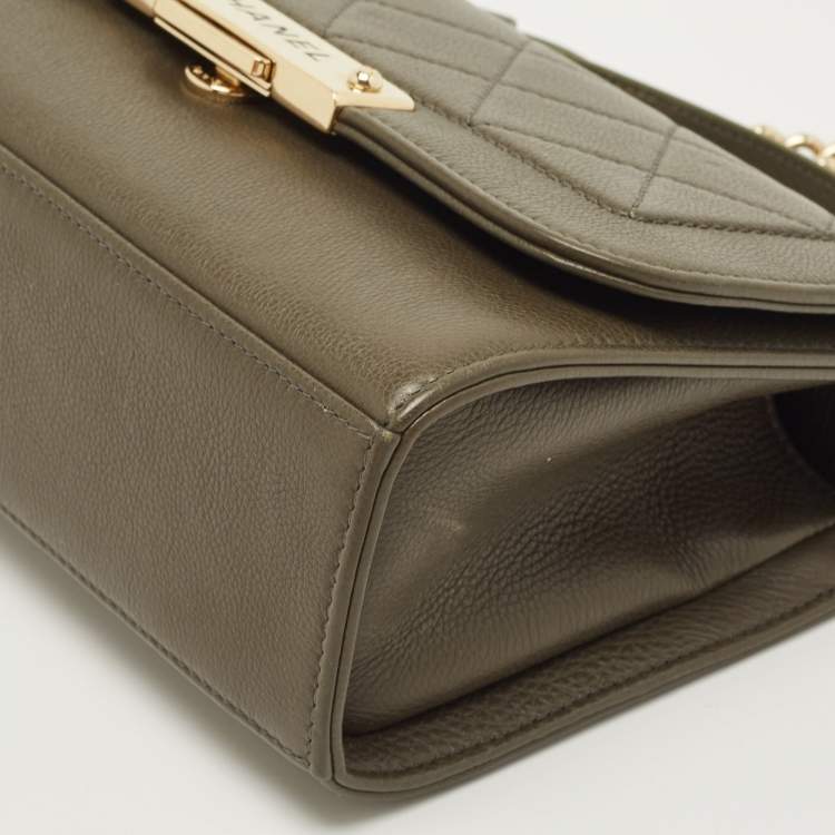 Pre Owned Chanel Olive Green Quilted Leather Small Label Click Flap Bag