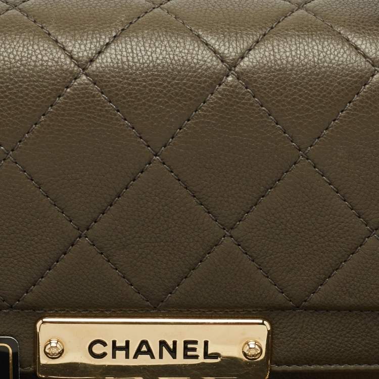 Pre Owned Chanel Olive Green Quilted Leather Small Label Click Flap Bag