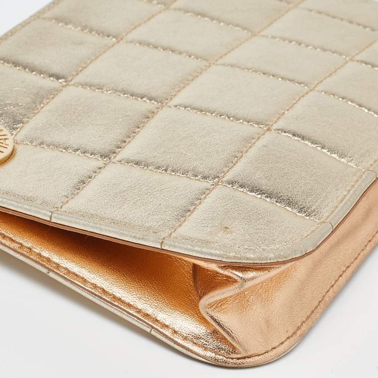 Pre Owned Chanel Metallic Gold Square Quilted Leather Handcuff Clutch