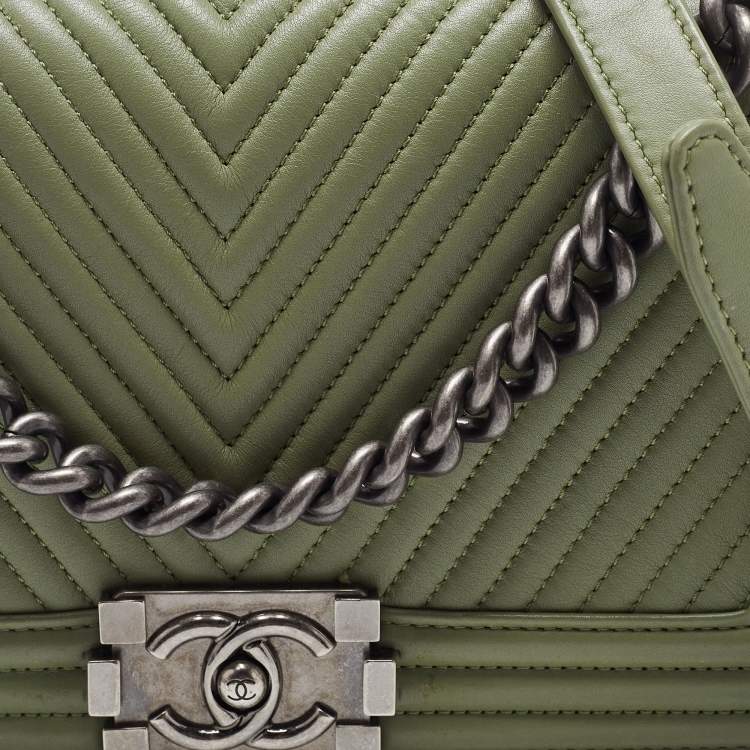 Pre Owned Chanel Pistachio Green Chevron Leather Medium Boy Flap Bag