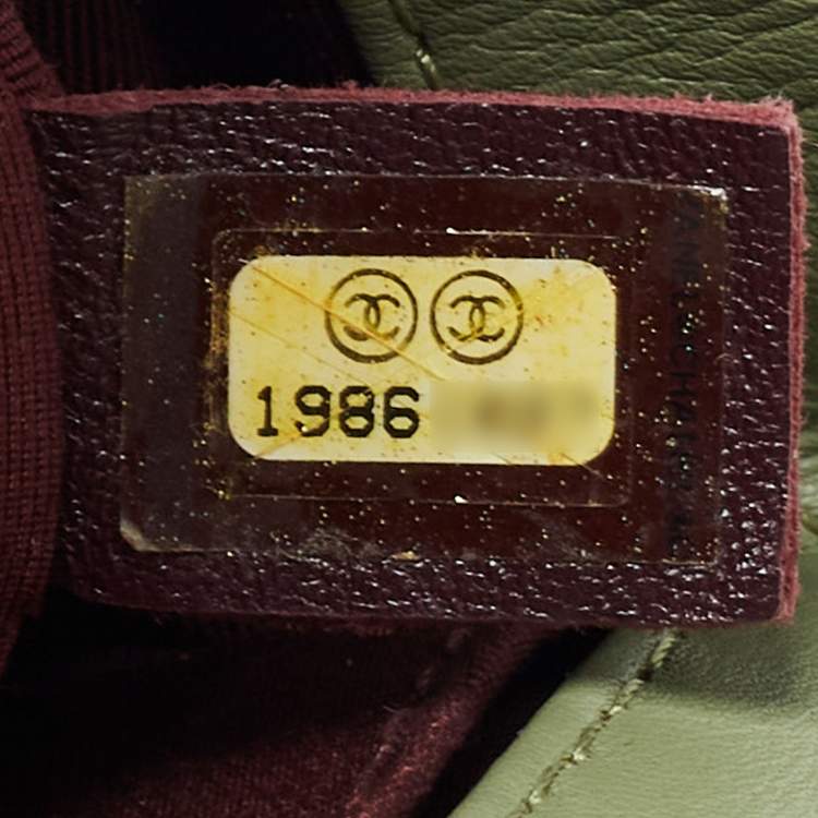 Pre Owned Chanel Pistachio Green Chevron Leather Medium Boy Flap Bag