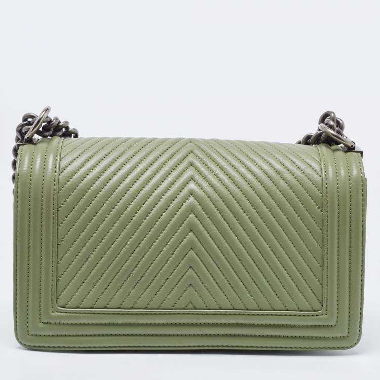 Pre Owned Chanel Pistachio Green Chevron Leather Medium Boy Flap Bag