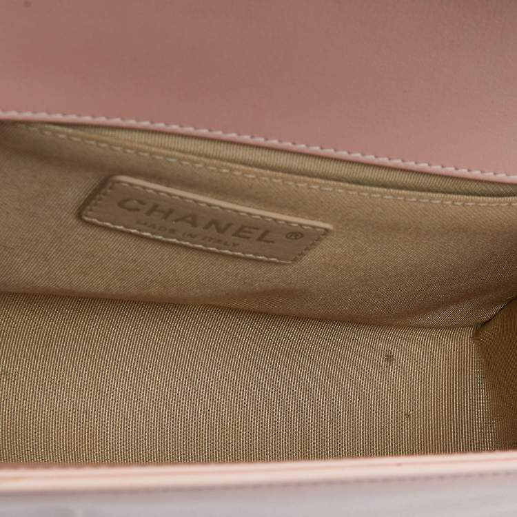 Pre Owned Chanel Peach/Pink Chevron Patent Leather Medium Boy Flap Bag