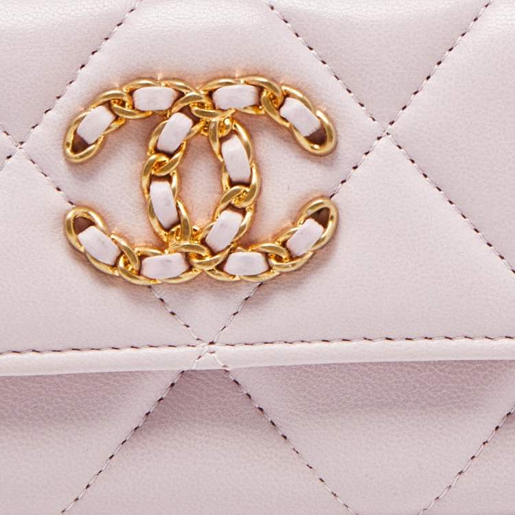Pre Owned Chanel Pink Quilted Leather 19 Card Case