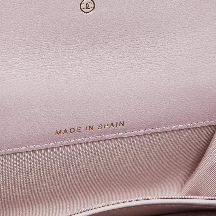 Pre Owned Chanel Pink Quilted Leather 19 Card Case