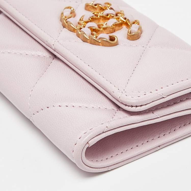 Pre Owned Chanel Pink Quilted Leather 19 Card Case
