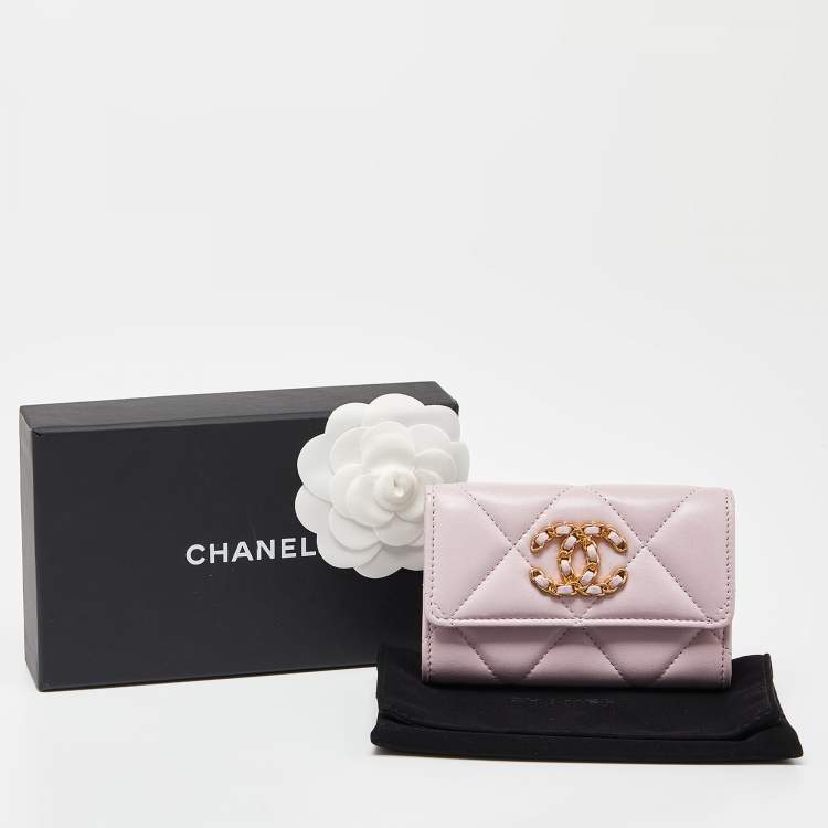 Pre Owned Chanel Pink Quilted Leather 19 Card Case