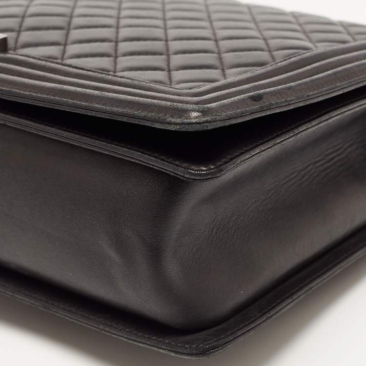 Pre Owned Chanel Black Quilted Leather Large Boy Flap Bag