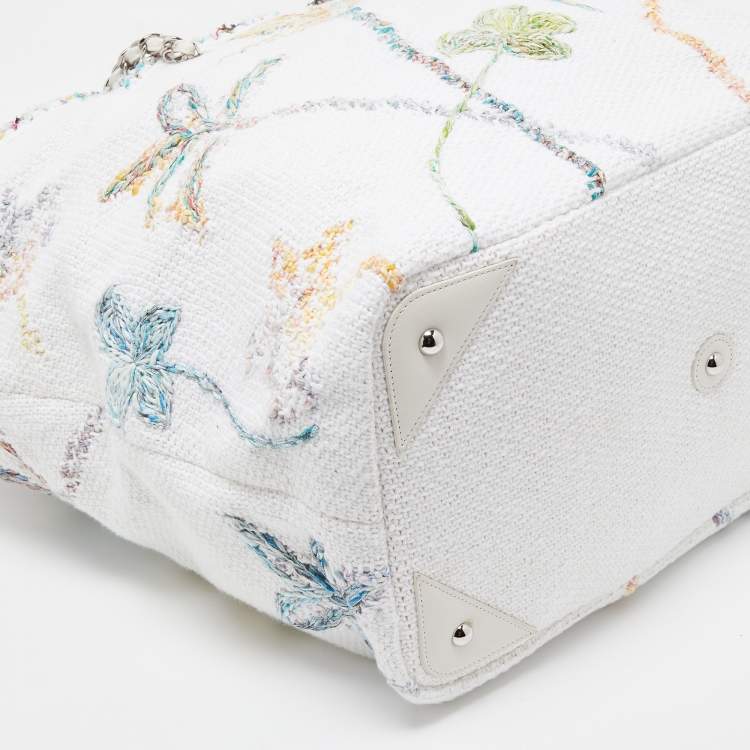 Pre Owned Chanel White/Multicolor Knitted Floral Fabric Large Drawstring Shopper Tote