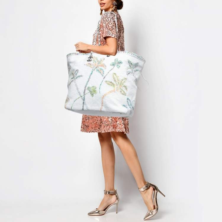 Pre Owned Chanel White/Multicolor Knitted Floral Fabric Large Drawstring Shopper Tote