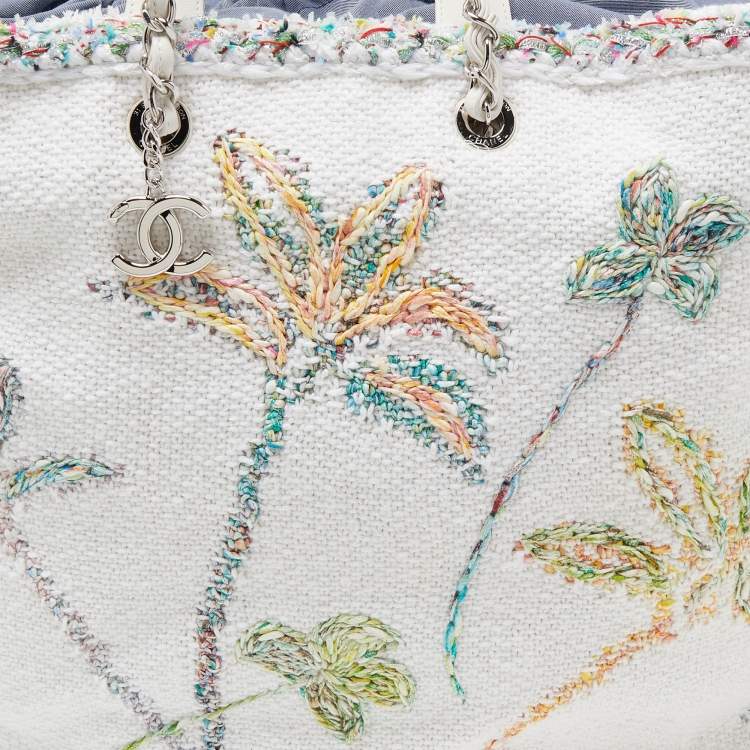 Pre Owned Chanel White/Multicolor Knitted Floral Fabric Large Drawstring Shopper Tote