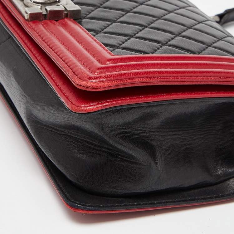 Pre Owned Chanel Black/Red Quilted Leather Medium Boy Flap Bag