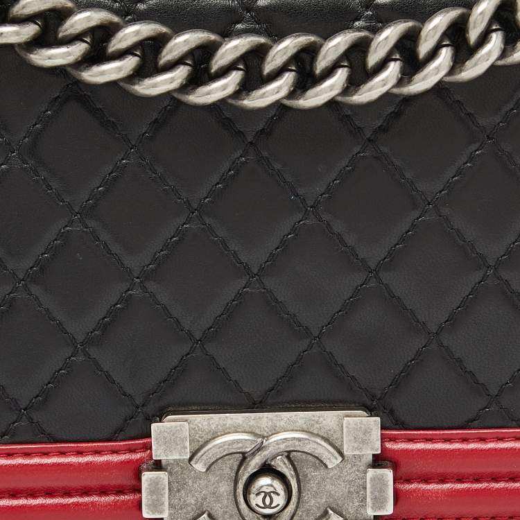 Pre Owned Chanel Black/Red Quilted Leather Medium Boy Flap Bag