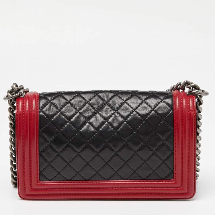 Pre Owned Chanel Black/Red Quilted Leather Medium Boy Flap Bag