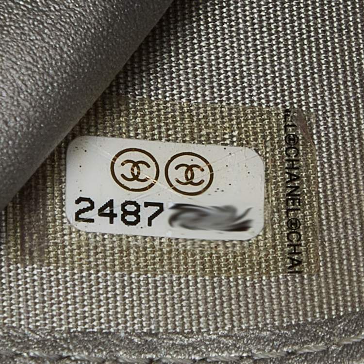 Pre Owned Chanel Silver Quilted Caviar Leather CC Trifold Wallet