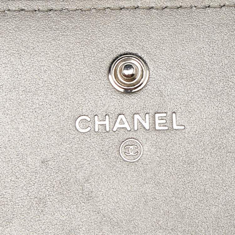 Pre Owned Chanel Silver Quilted Caviar Leather CC Trifold Wallet