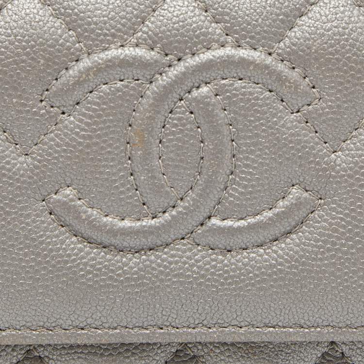 Pre Owned Chanel Silver Quilted Caviar Leather CC Trifold Wallet