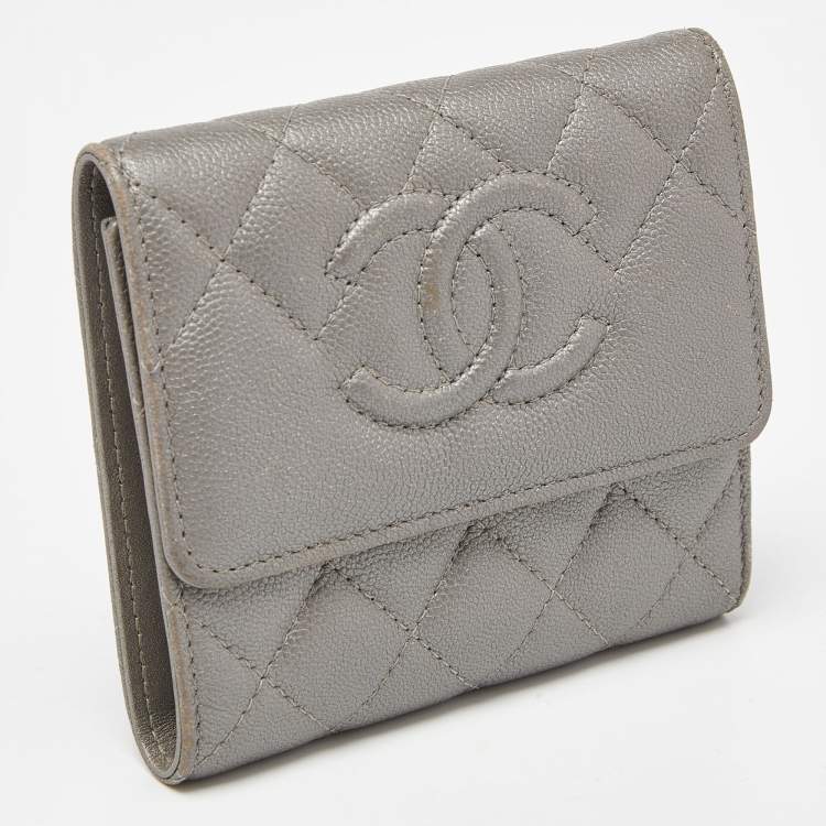 Pre Owned Chanel Silver Quilted Caviar Leather CC Trifold Wallet