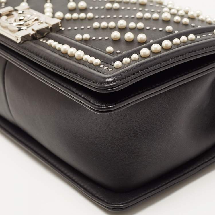 Pre Owned Chanel Black Chevron Caviar and Leather Medium Pearl Boy Flap Bag