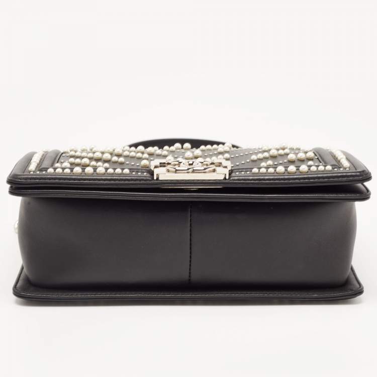 Pre Owned Chanel Black Chevron Caviar and Leather Medium Pearl Boy Flap Bag