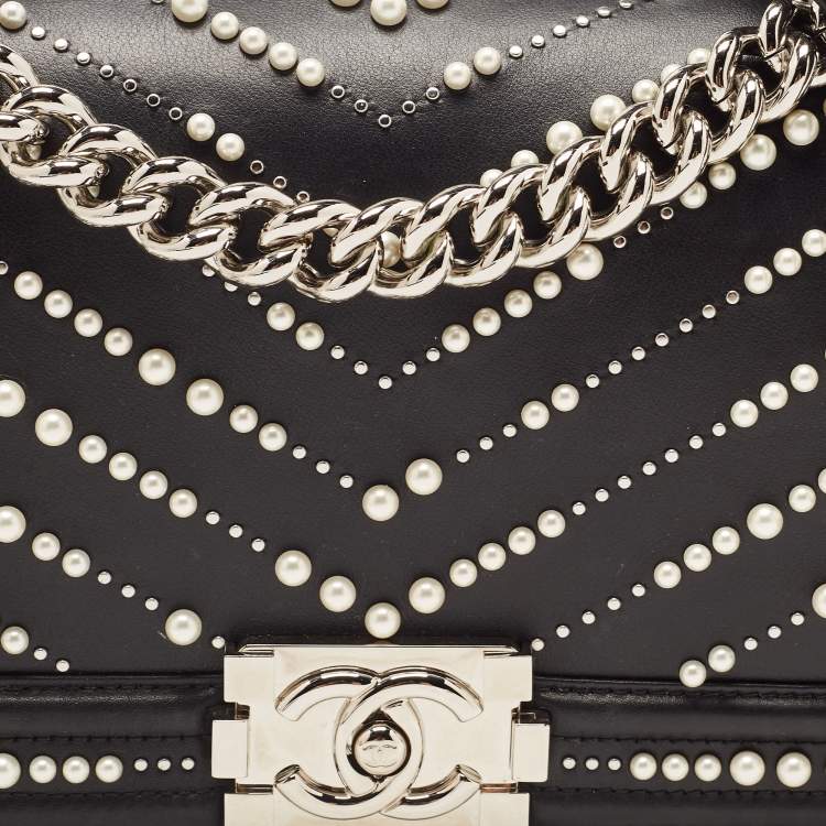 Pre Owned Chanel Black Chevron Caviar and Leather Medium Pearl Boy Flap Bag